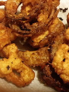 A picture of Iz's Onion and Pepper Rings.
