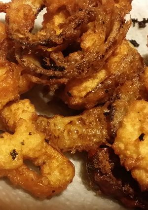 A picture of Iz's Onion and Pepper Rings.