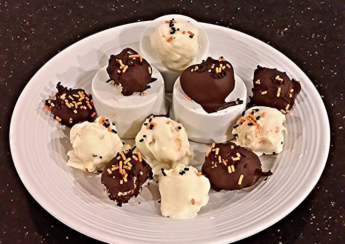 Step-by-Step Guide to Prepare Speedy Cheesecake Balls, Covered in Dark Or White Chocolate