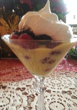 A picture of Vanilla Mousse with Berries..