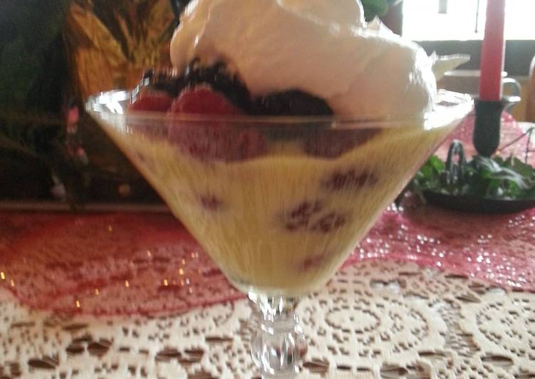 Recipe of Super Quick Homemade Vanilla Mousse with Berries.