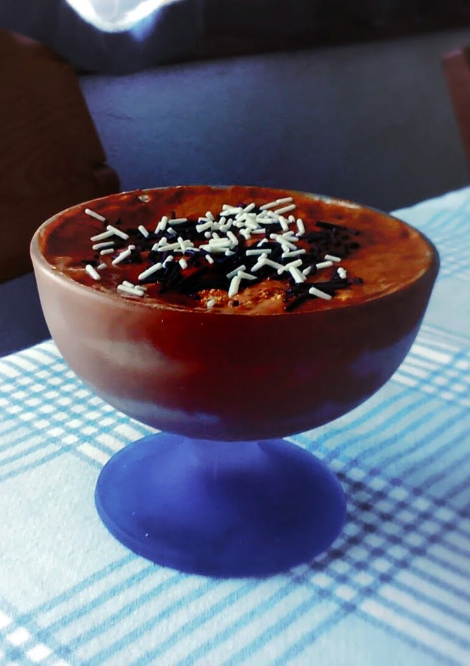 A picture of Chocolate Mousse Layered with Crushed Cookies.