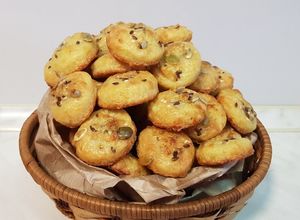 O poză a rețetei Pogăcele cu telemea.
