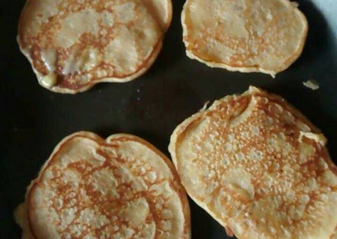 Banana-peanut butter pancakes for 3 people