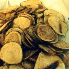 A picture of Homemade potato chips.
