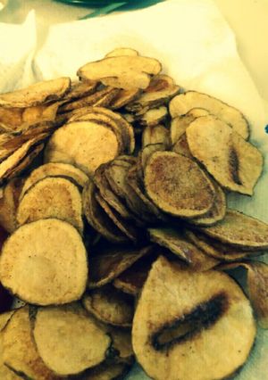 A picture of Homemade potato chips.