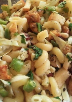 A picture of Green beans chicken salad.