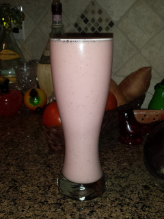 A picture of Strawberry banana breakfast smoothie.