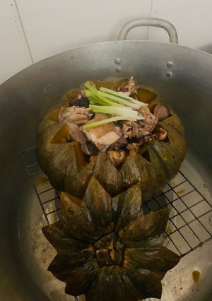 Hình của món Gà hấp bí đỏ cung đình (chef bi).