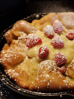 A picture of Dutch baby pancake.
