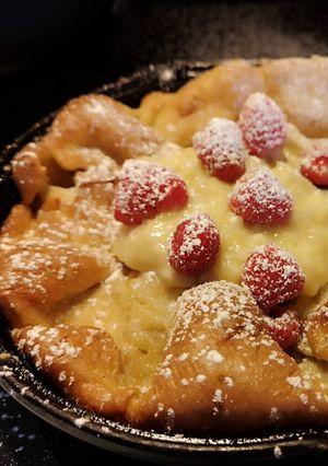 A picture of Dutch baby pancake.