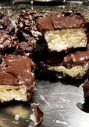 Una foto de Barritas de coco y chocolate