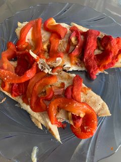 Una foto de Lubina al horno con pimientos asados