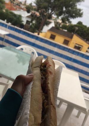 Una foto de Bocadillo de quinoa con tomate natural