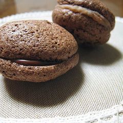 A picture of Autumn-Coloured Macarons Chestnut & Chocolate.
