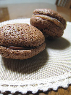 A picture of Autumn-Coloured Macarons Chestnut & Chocolate.