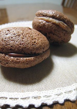 A picture of Autumn-Coloured Macarons Chestnut & Chocolate.