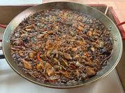 Una foto de paella de alcachofa