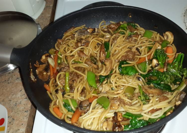 Vegetable stir fry with spaghetti