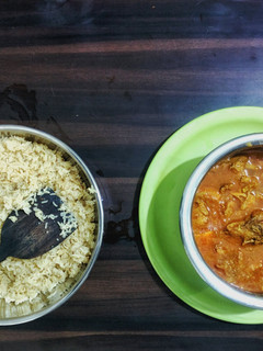 A picture of Chicken Curry with Jeera Rice.