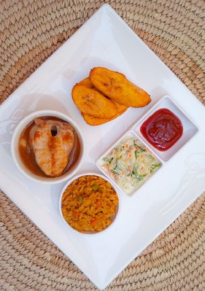 A picture of 4 in 1 Christmas platter.