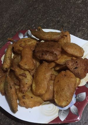 A picture of Pakoras (potato & green chilli).