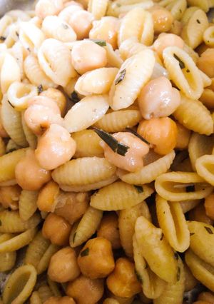 A picture of Pasta E Ceci (Macaroni and Chickpeas).