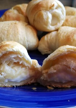 A picture of Cheesey in the middle cressant rolls.