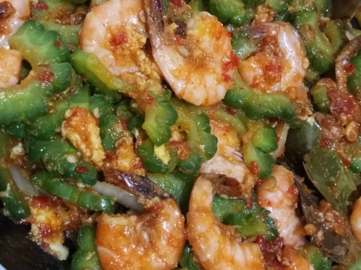 Ini dia! Bagaimana cara membuat Oseng pare udang telor  sesuai selera