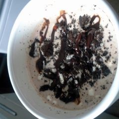 A picture of Cookies 'n' Cream hot cocoa.