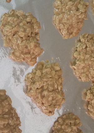 A picture of No Bake Peanut Butter Cookies.