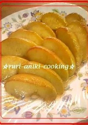 A picture of Easy Baked Apples in a Frying Pan.