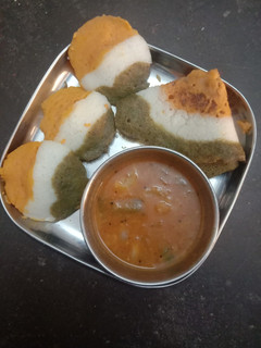 இட்லி(Flag colour idli recipe in tamil) செய்முறை முக்கிய புகைப்படம்