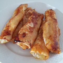 A picture of AMIEs Fried Banana Rolls.