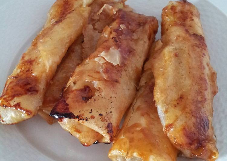 Steps to Make Quick AMIEs Fried Banana Rolls