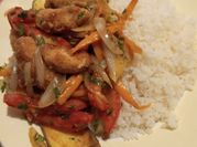Una foto de pechuga pollo en escabeche
