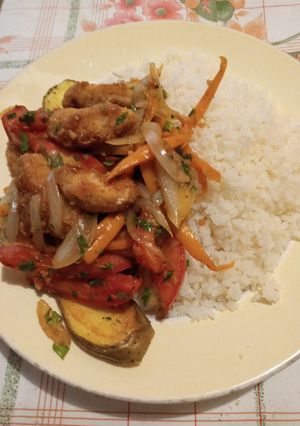 Una foto de Saltado de pollo con papas especiales