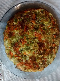 Una foto de Tortilla de zapallito y vegetales