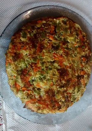 Una foto de Tortilla de zapallito y vegetales