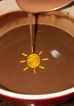 Una foto de Crema de chocolate ☕😋