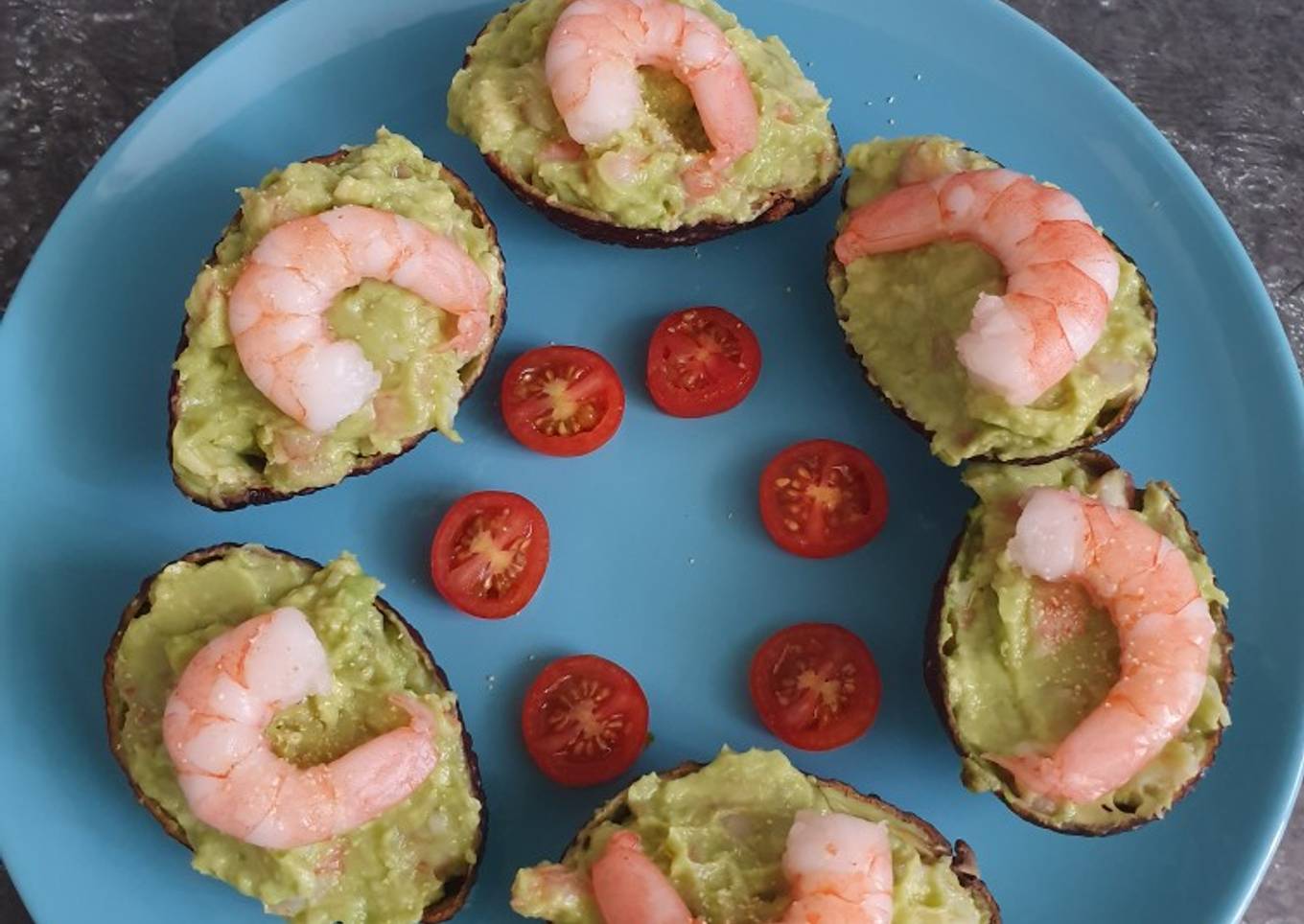 Aguacates con langostinos