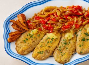 Una foto de Filetes de caballa y boniato al horno con verduritas pochadas