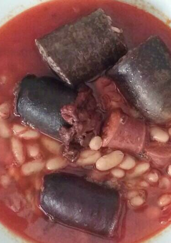 Una foto de Plato obrero de alubias blancas con compango