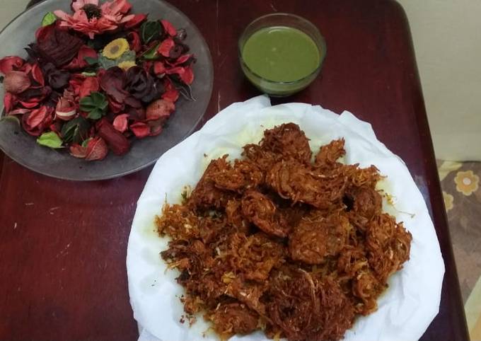 Simple Way to Prepare Homemade Onion and Cabbage Pakoras