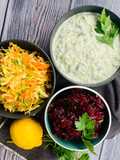 Dreierlei polnische Salatbeilagen: Rote Bete, Krautsalat, Gurkensalat