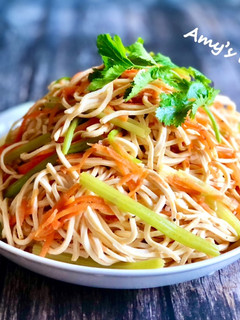涼拌干絲 / 簡單小菜 的食譜成品照片