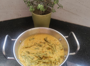 A picture of Drumstick curry in Kerala style.