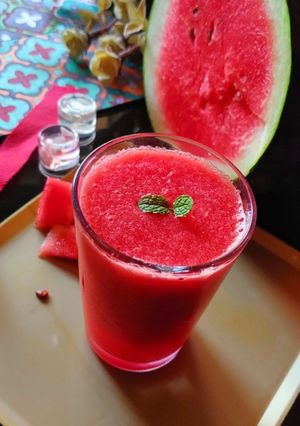 A picture of Watermelon Rose cooler.