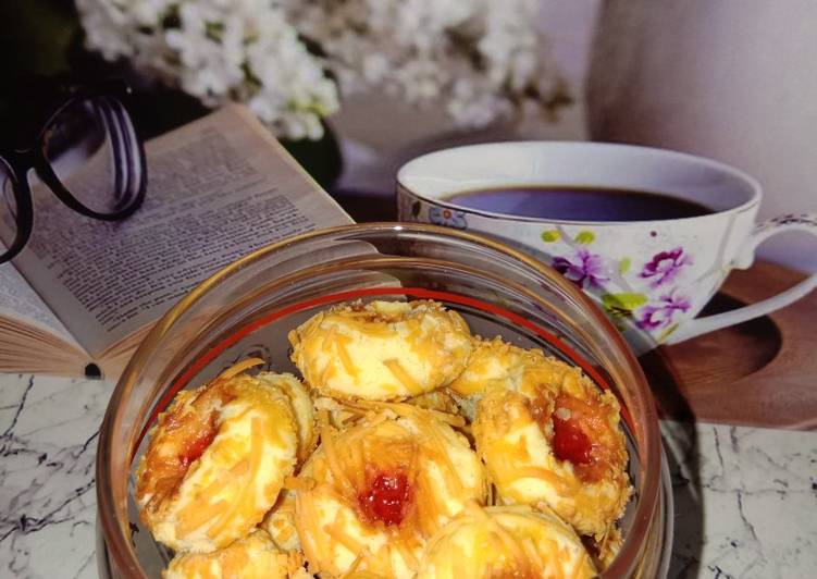 Resep Thumbprint Cookies With Strawberry Jam yang Sempurna