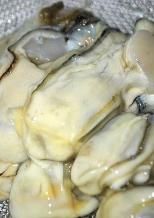 A picture of How To Clean Oysters.